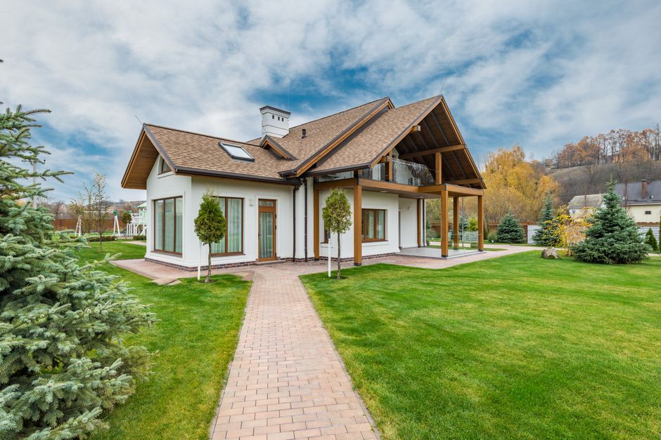 The beautiful exterior of a modern suburban home on a bright, sunny day, representing the high-value asset Northshore homeowners can protect by saving thousands on real estate commissions.